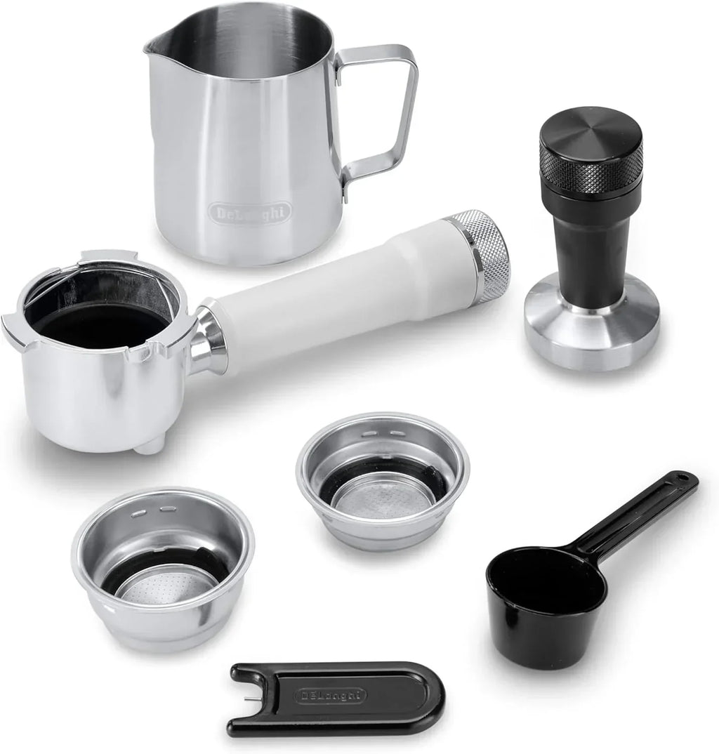 De'Longhi Dedica – Ekspres Kolbowy do Kawy Mielonej lub w Saszetkach, Espresso i Cappuccino, Zbiornik 1.3 Litra, System Anti-Drip, Model EC685.M, Kolor Metaliczny