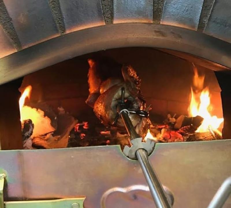 AzJardin- PIEC NA DREWNO MORUNO 100cm- Piec zewnętrzny lub wewnętrzny, idealny do pieczenia i pizzy. Drzwi z ocynkowanego żelaza. Termometr zamontowany w drzwiach. Wykonany z cegły szamotowej i zaprawy murarskiej.