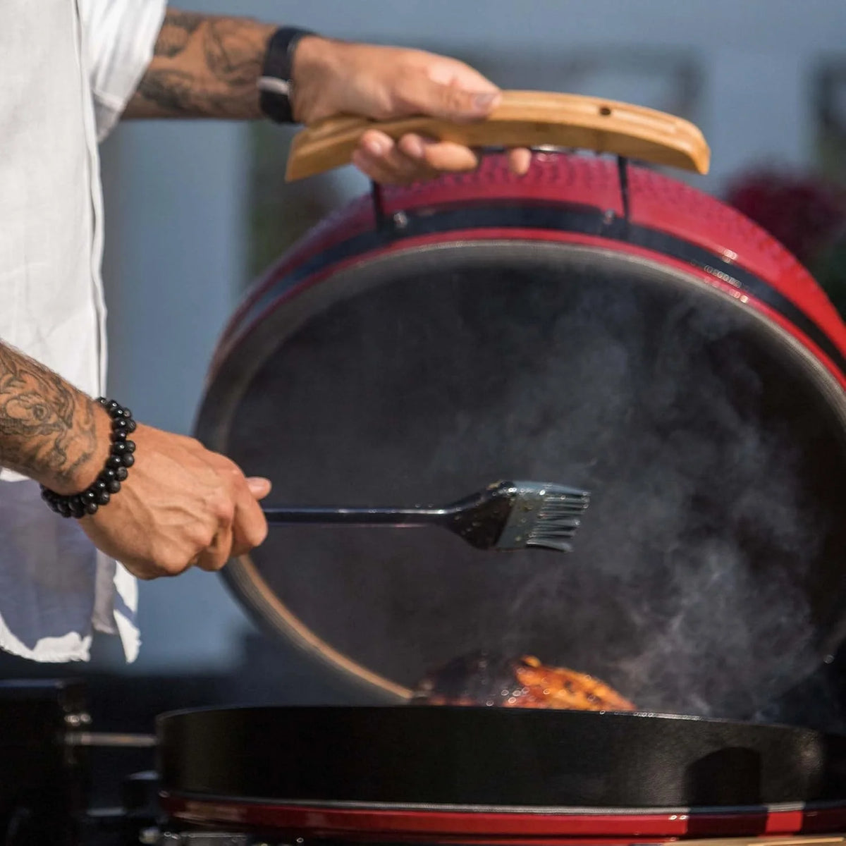 Kamado BONO BBQ -  Grill Kamado Grande XXL z 10 akcesoriami - Ø 64 cm Grill Kamado z akcesoriami - Wędzarnia w kolorze czerwonym na taras, balkon lub do ogrodu