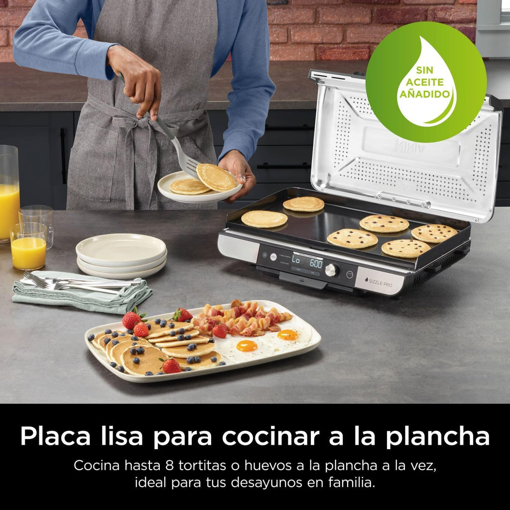 Ninja Sizzle Pro XL grill i płyta grillowa do użytku wewnątrz pomieszczeń z nieprzywierającą ceramiczną płytą grillową, odłączaną pokrywą, pojemnikiem na tłuszcz i książką z przepisami, srebrno-czarny GX101EU