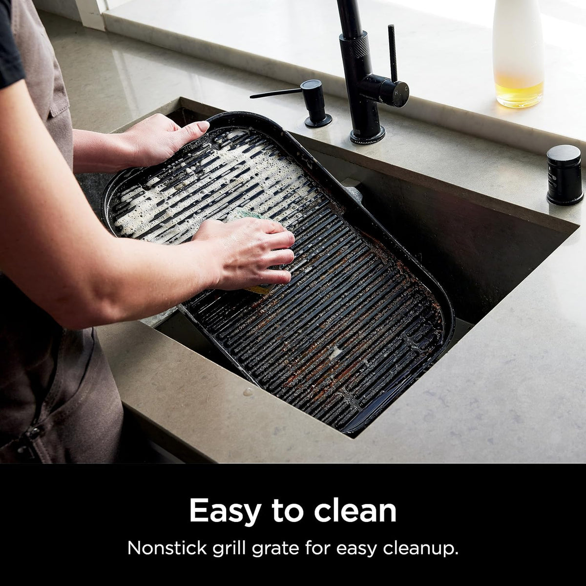 Ninja Woodfire Pro XL Grill i Wędzarnia Zewnętrzna, termometr, master grill 4 w 1, grill wędzarniczy, zewnętrzna frytownica powietrzna, piekarnik, przenośny, grill elektryczny, ciemnoszary, model OG850, 2026