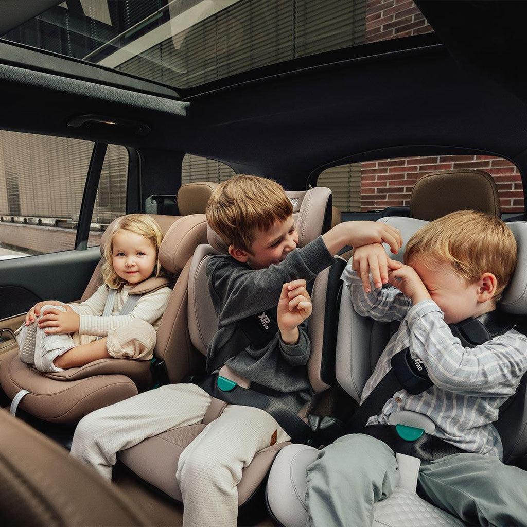 Fotelik samochodowy Britax Römer Kidfix i-Size Pro - Czarny Carbon - Styl