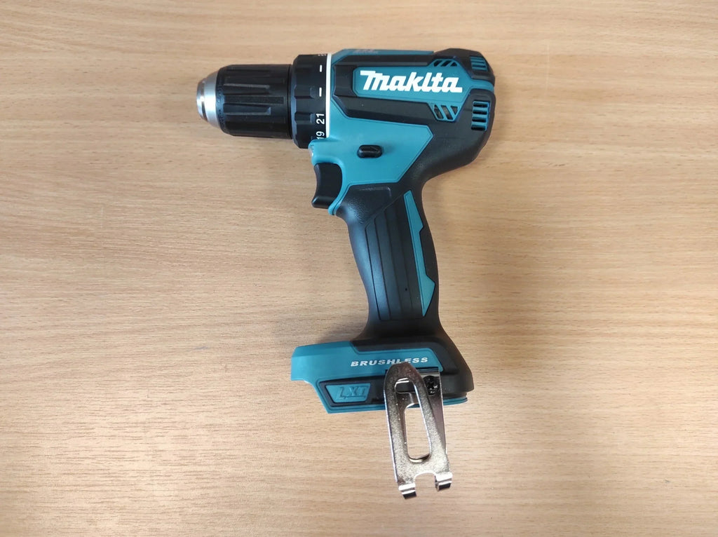 Two 18V Makita DDF485Z 50 Nm screwdrivers 3x5.0Ah + charger