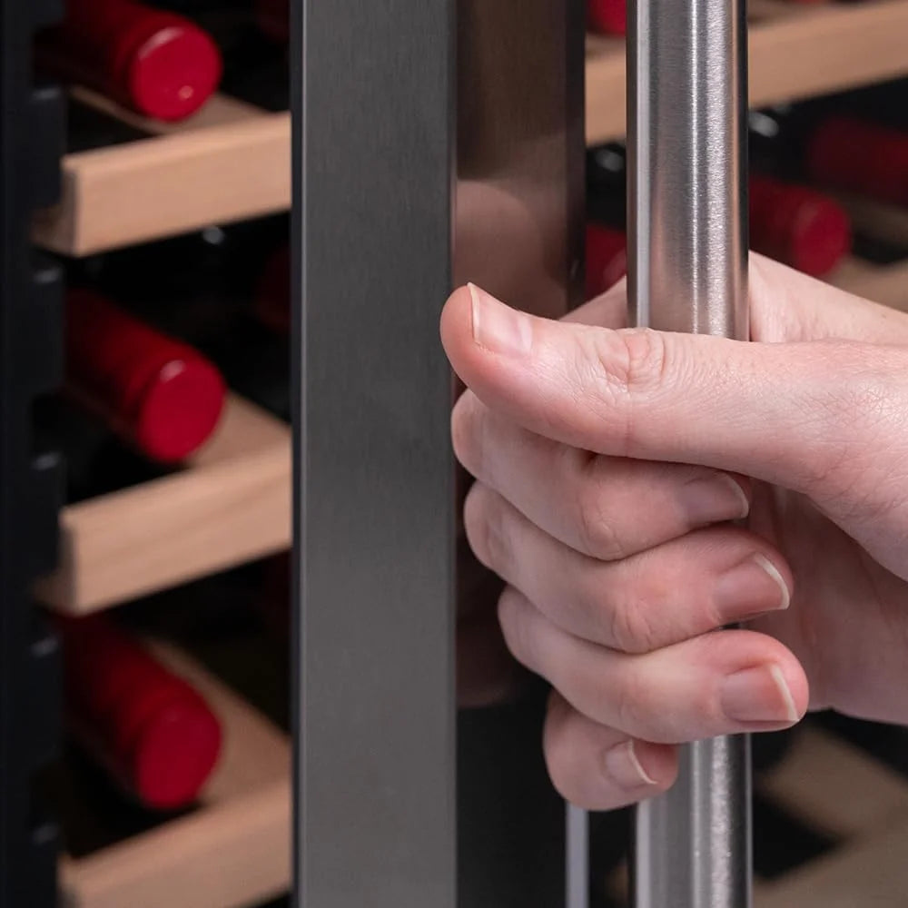 Cecotec Chłodziarka do wina 34 butelki Bolero Grandsommelier 34030 inox compressor, 80 L, Chłodzenie kompresorowe, Regulacja temperatury od 5 do 18ºC, Sterowanie dotykowe, Wyświetlacz, Oświetlenie LED wewnętrzne.