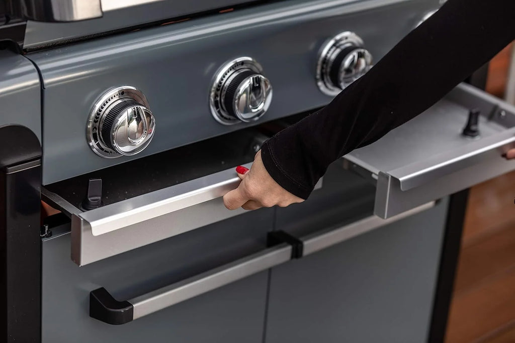 Campingaz Grill gazowy Seria 4 Premium S, grill gazowy z 4 palnikami ze stali nierdzewnej o mocy 13,6 kW, 1 palnik boczny, pokrywa, termometr, InstaClean Aqua, modułowy system kulinarny, kuchenka