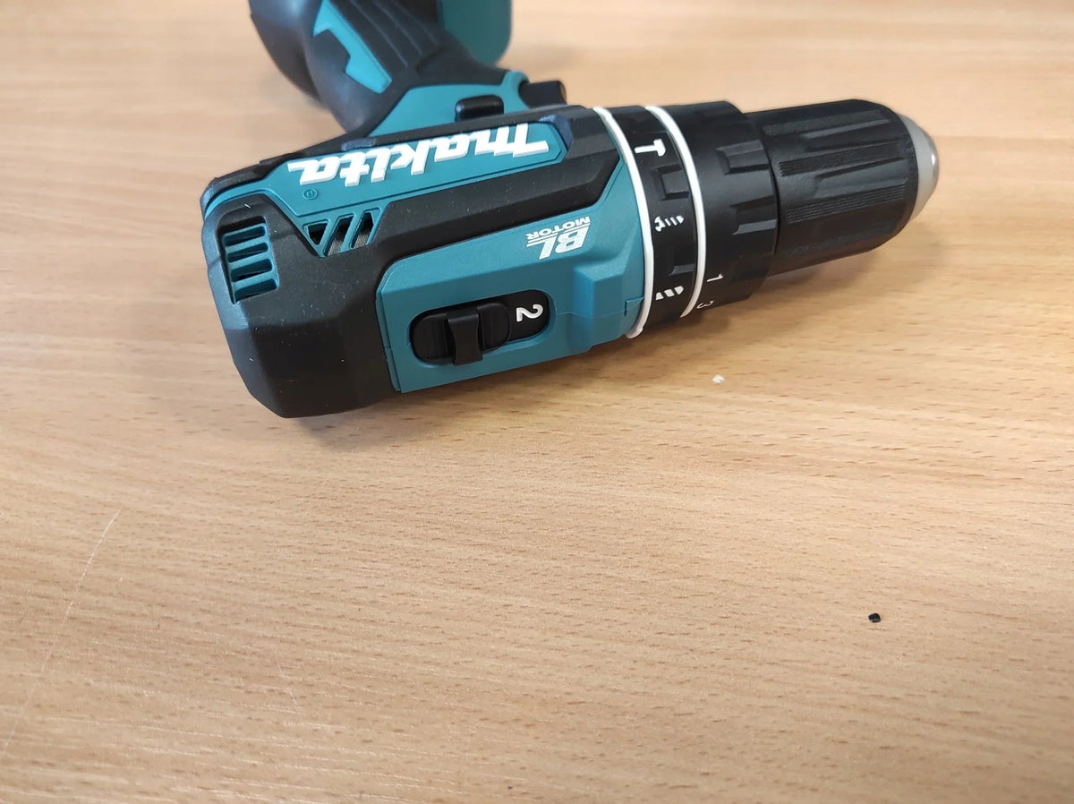 Two 18V Makita DDF485Z 50 Nm screwdrivers 3x5.0Ah + charger