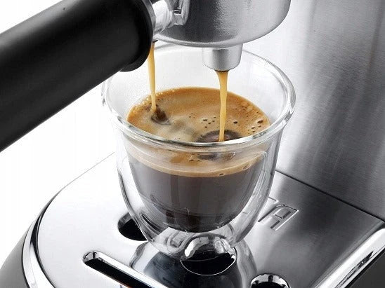 Ciśnieniowy ekspres kolbowy do kawy ze spieniaczem SLIM DeLonghi EC685.M (N)