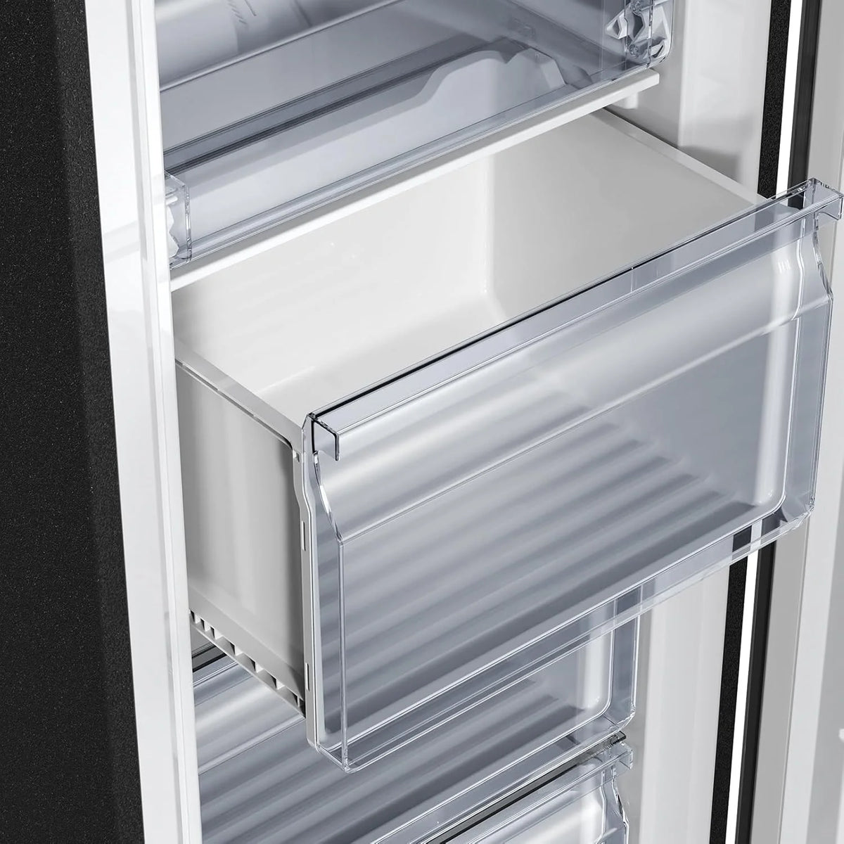 CHiQ Pionowa zamrażarka No Frost 166L, FSD166NE4E, szuflady XL, elektroniczna kontrola temperatury, odwracalne drzwi, cicha, pojemnik na lód, kolor czarny inox, klasa energetyczna E