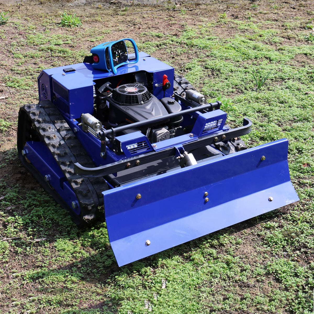 Robot Kosiarka, Kosiarka sterowana radiowo na gąsienicach – Wyposażona w lemiesz śnieżny – Hybryda 4x4 olejowo-elektryczna – do nierównego i nieoczyszczonego terenu
