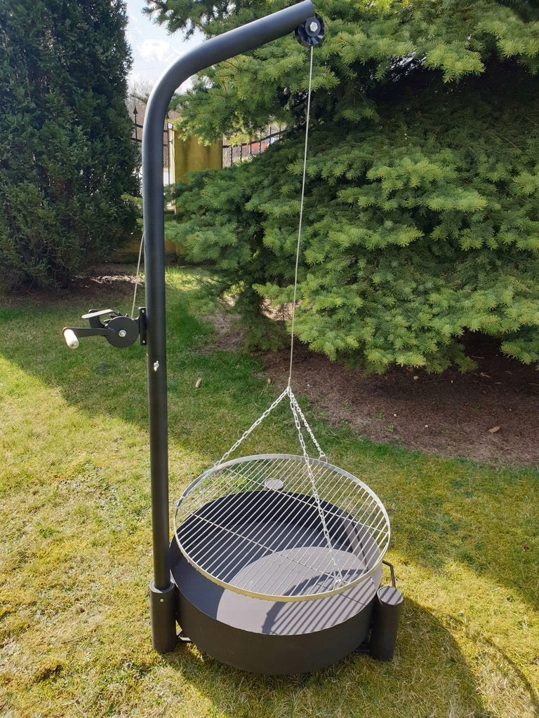 Grill ogrodowy, żuraw na wysięgniku, ruszt nierdzewny, palenisko, trójnóg