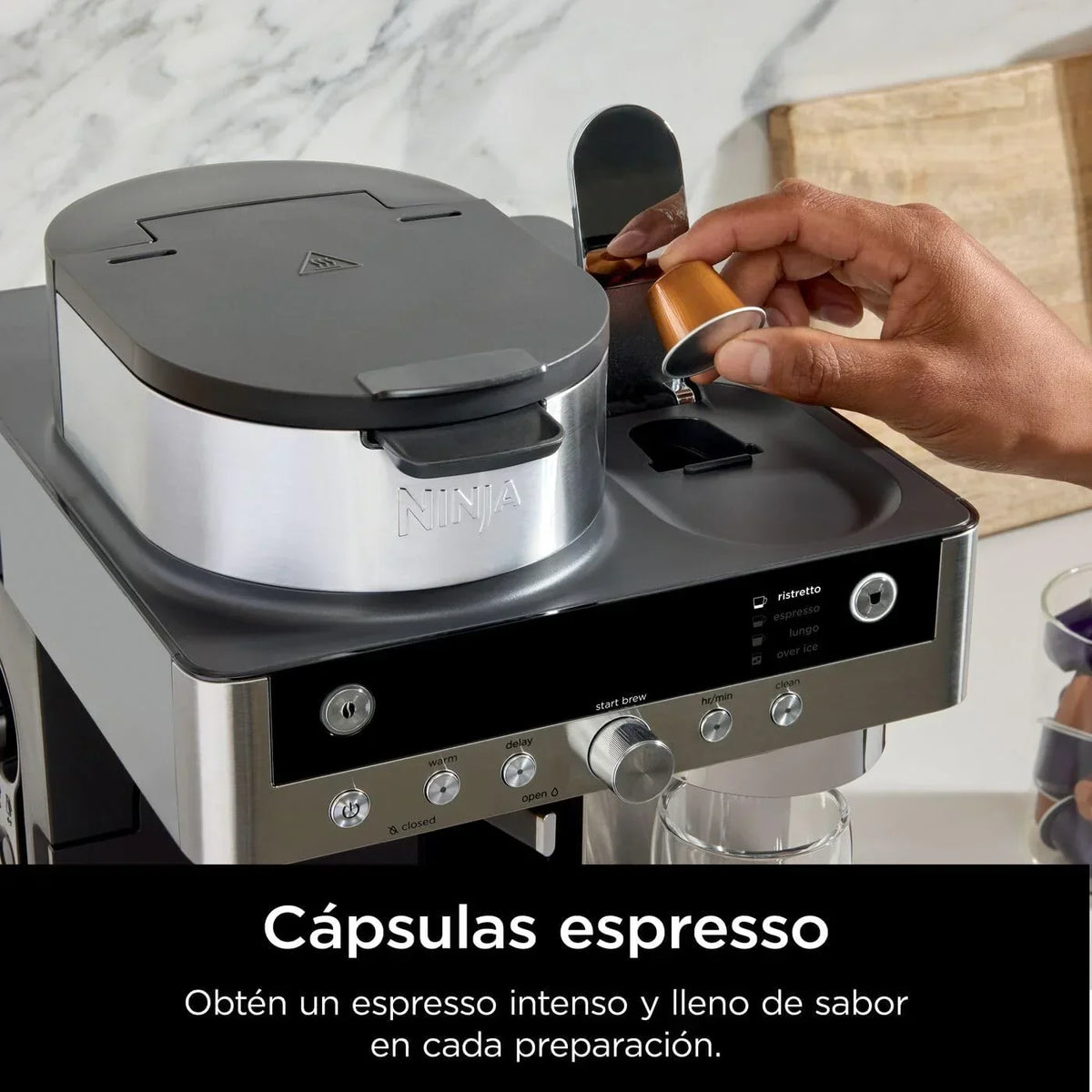 Ekspres do kawy Ninja Prestige CFN802EU 2 w 1 na kawę mieloną i w kapsułkach, ze zintegrowanym spieniaczem, do przygotowywania kaw latte, kaw mrożonych i flat white, kolor czarny