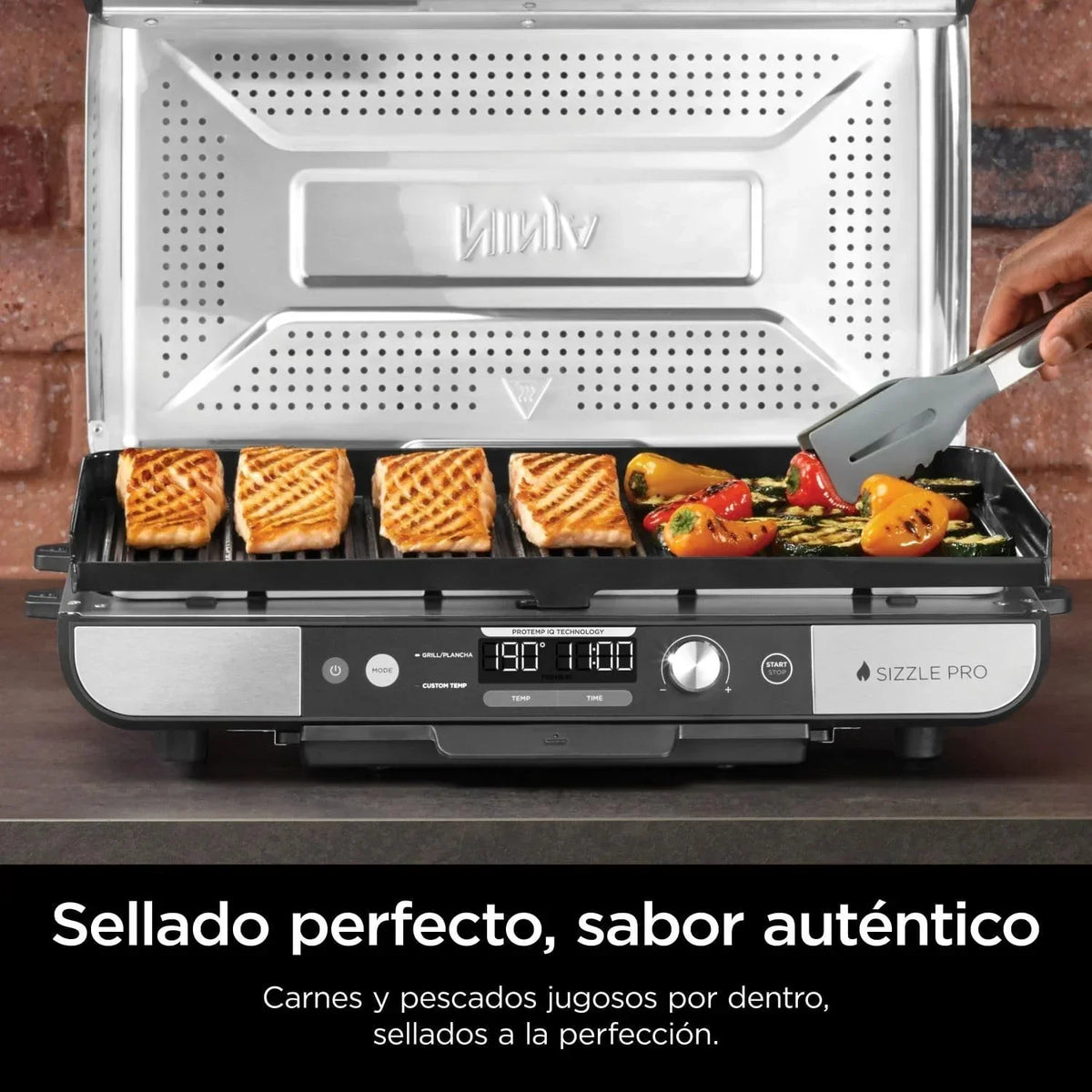 Ninja Sizzle Pro XL grill i płyta grillowa do użytku wewnątrz pomieszczeń z nieprzywierającą ceramiczną płytą grillową, odłączaną pokrywą, pojemnikiem na tłuszcz i książką z przepisami, srebrno-czarny GX101EU
