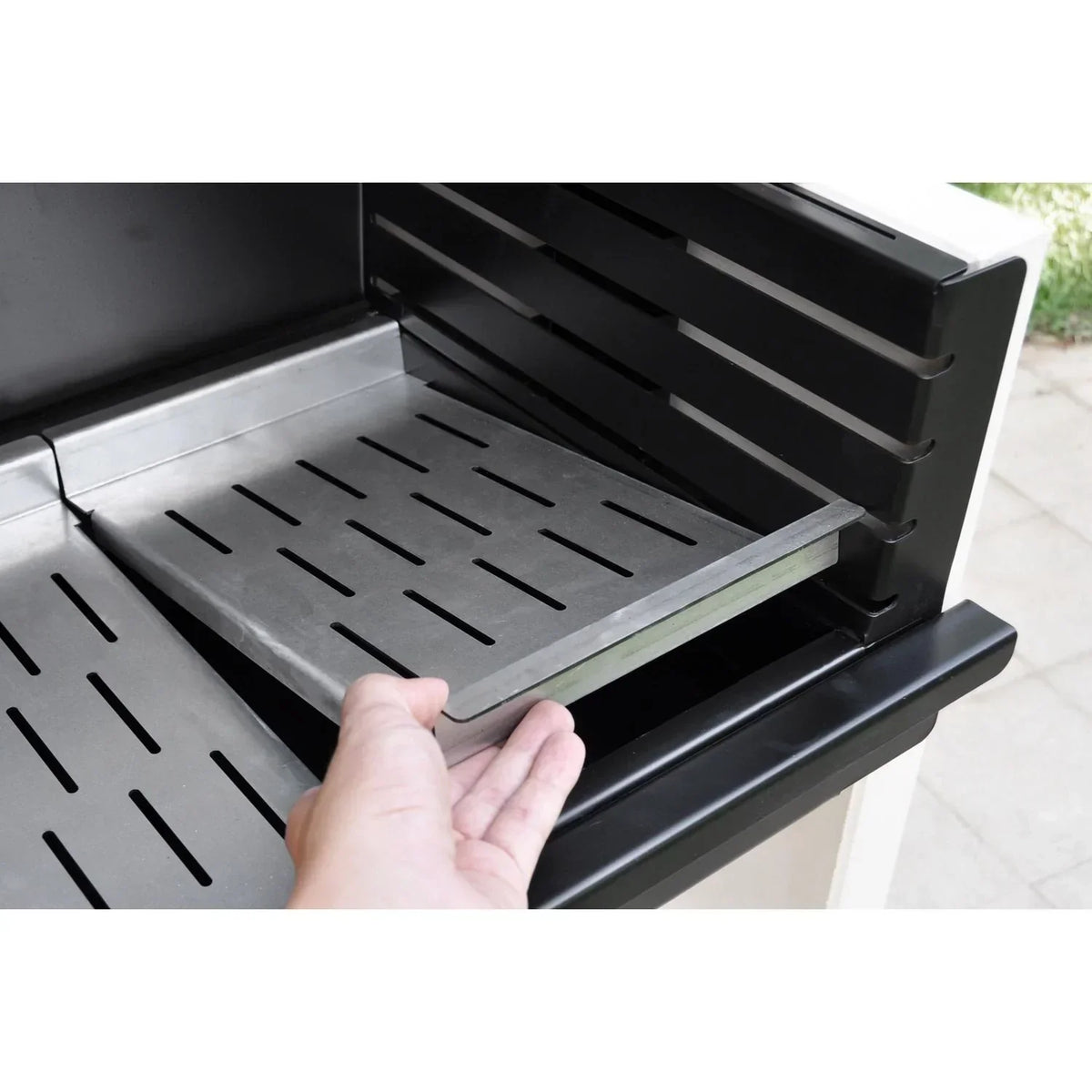 Grill betonowy Venit Flex Carbon i opalany drewnem