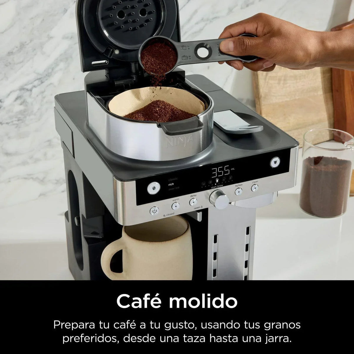 Ekspres do kawy Ninja Prestige CFN802EU 2 w 1 na kawę mieloną i w kapsułkach, ze zintegrowanym spieniaczem, do przygotowywania kaw latte, kaw mrożonych i flat white, kolor czarny